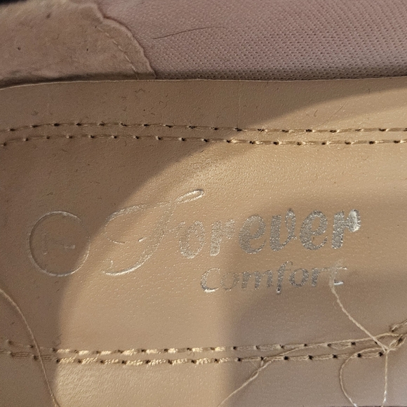 Elegant Black Flats with Pearl Detailing - Picture 6 of 9